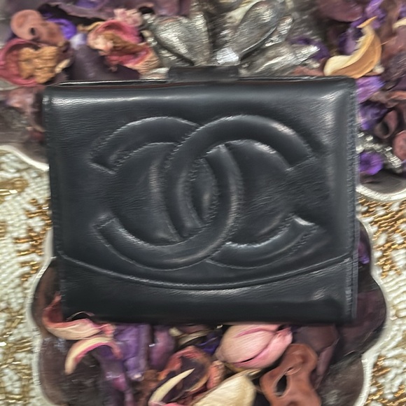 Chanel Bifold black wallet this is in good condition comes with OG Box and Tissu - Picture 9 of 15